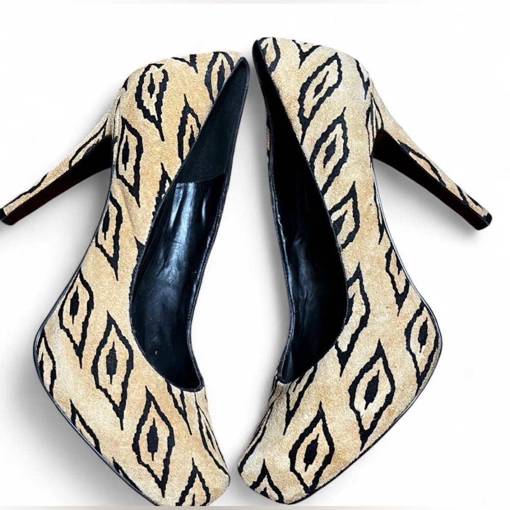 Y2K BCBG vintage Aztec Pumps